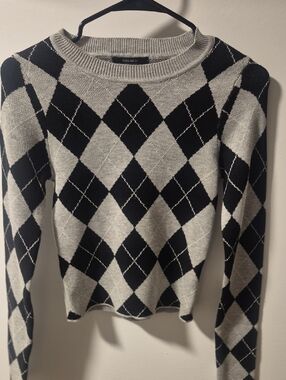 Forever 21 Black & Gray Argyle Crew Sweater